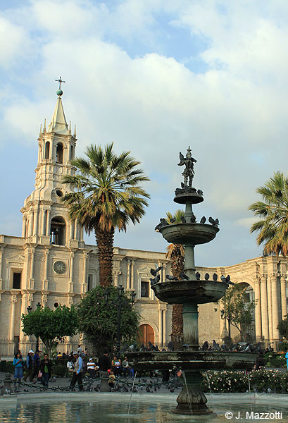 Plaza de Armas y Catedral de Arequipa