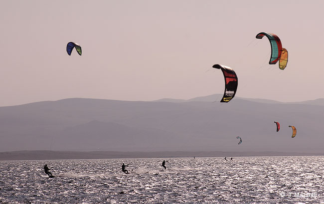 Kitesurfing in Paracas
